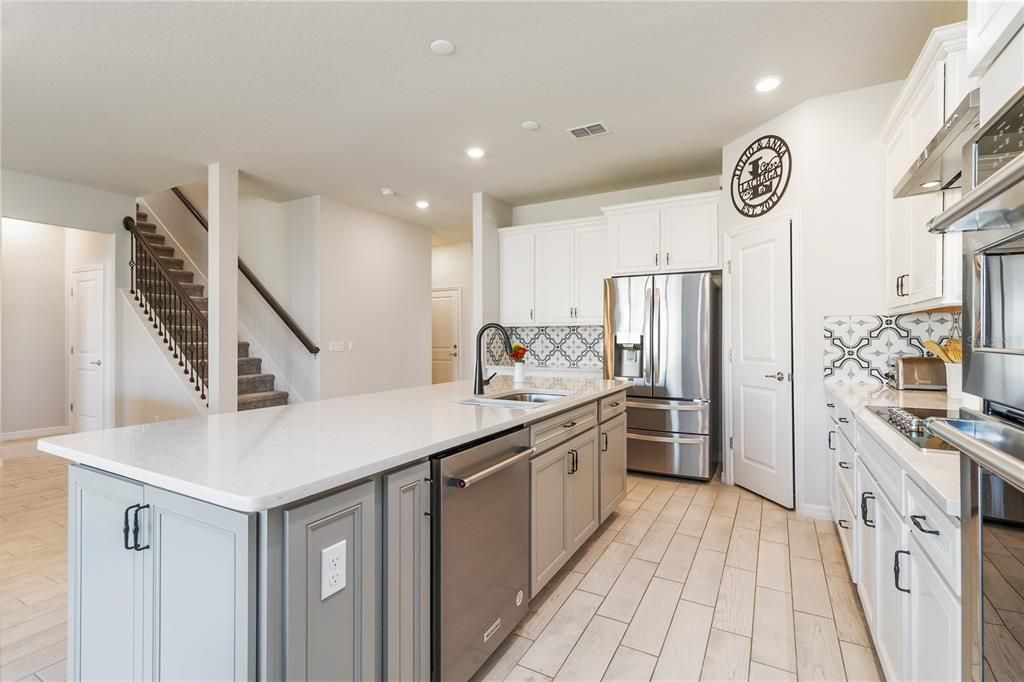 For Sale: $575,000 (5 beds, 3 baths, 2904 Square Feet)