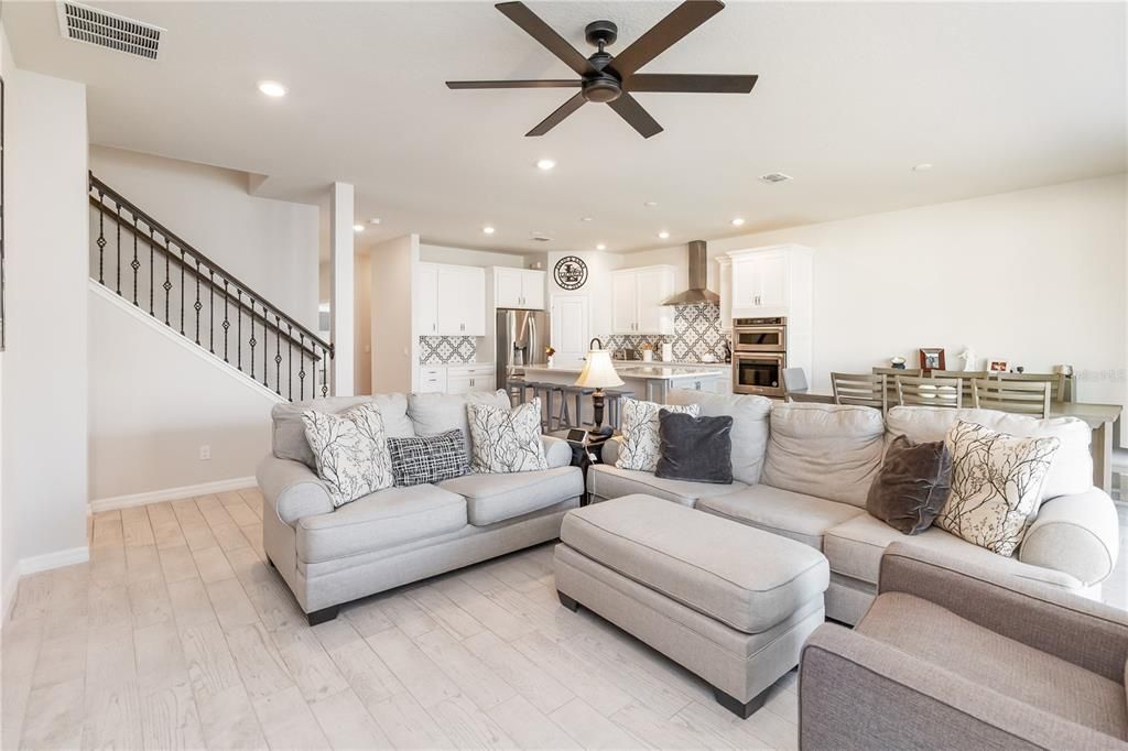 For Sale: $575,000 (5 beds, 3 baths, 2904 Square Feet)