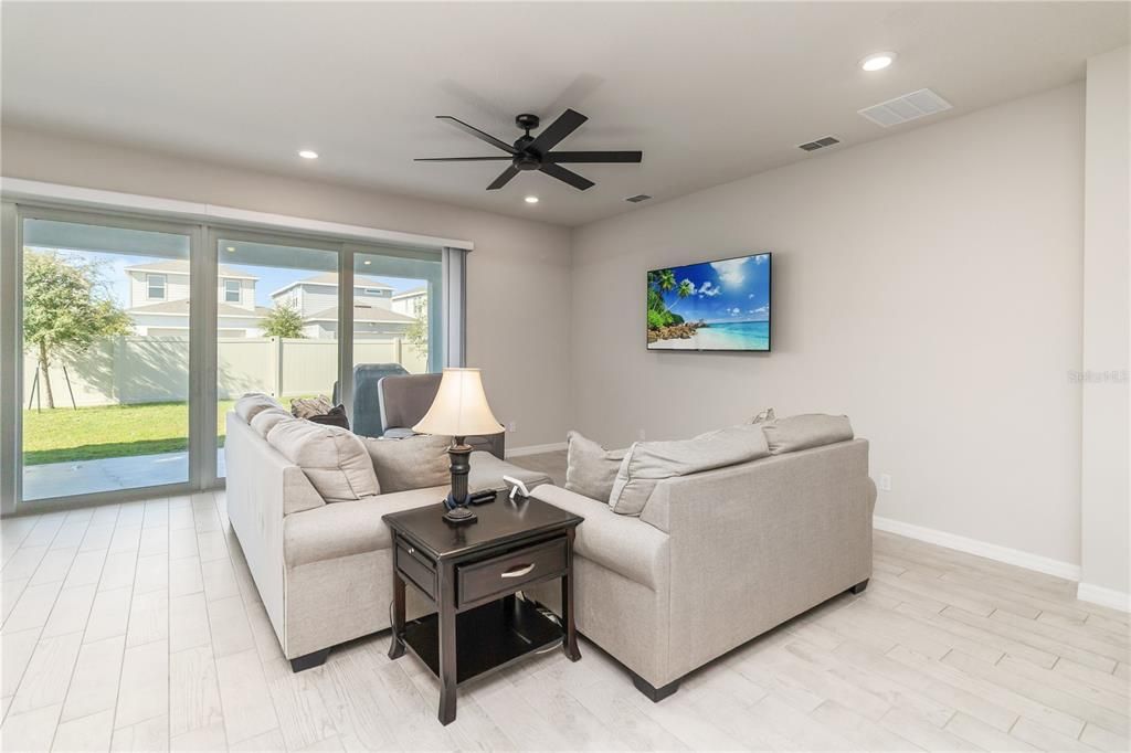 For Sale: $575,000 (5 beds, 3 baths, 2904 Square Feet)