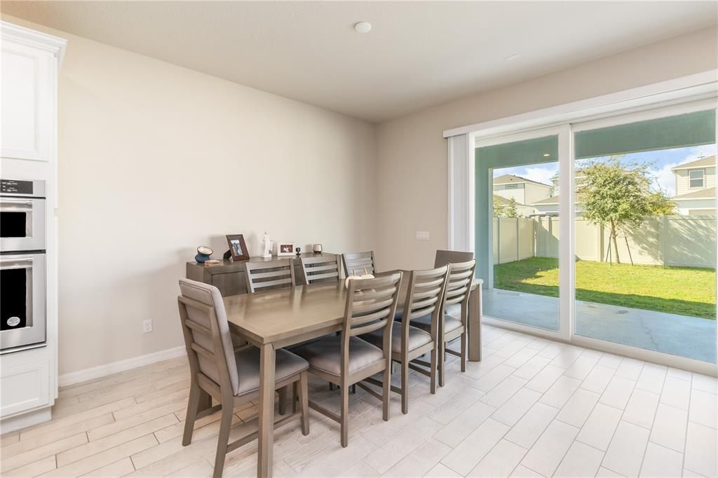 For Sale: $575,000 (5 beds, 3 baths, 2904 Square Feet)