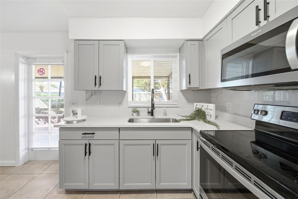 For Sale: $365,500 (3 beds, 2 baths, 1220 Square Feet)