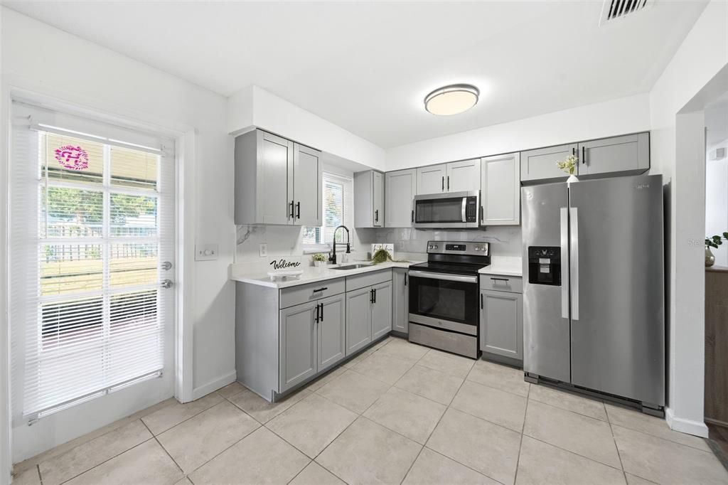 For Sale: $365,500 (3 beds, 2 baths, 1220 Square Feet)