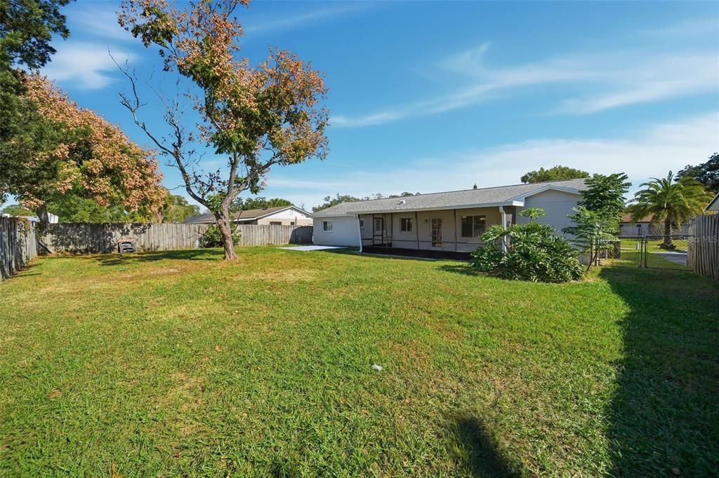 For Sale: $365,500 (3 beds, 2 baths, 1220 Square Feet)