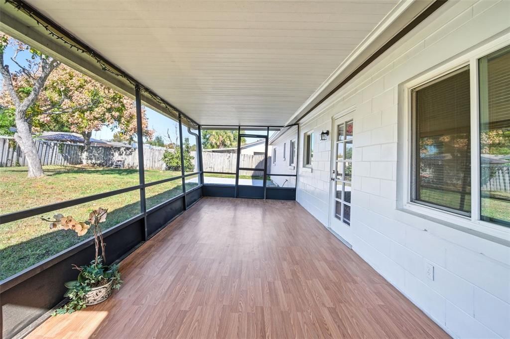 For Sale: $365,500 (3 beds, 2 baths, 1220 Square Feet)