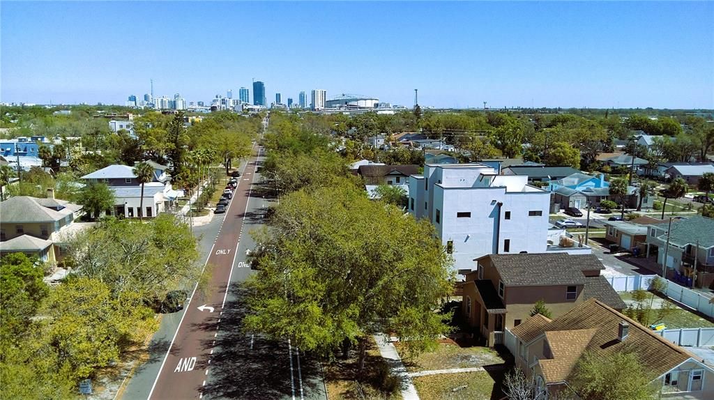 En Venta: $449,000 (0.13 acres)