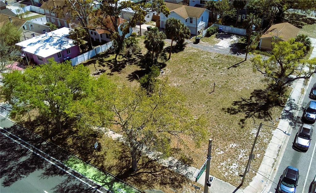 En Venta: $449,000 (0.13 acres)