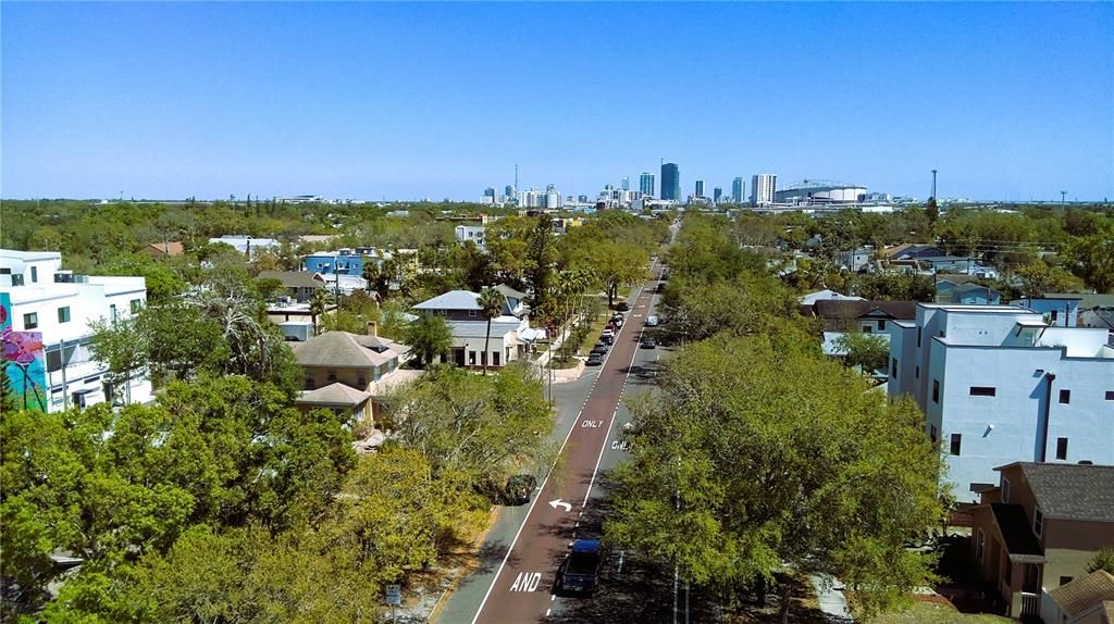 En Venta: $449,000 (0.13 acres)