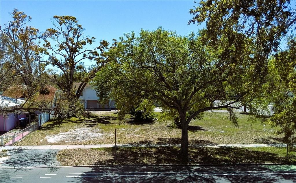 En Venta: $449,000 (0.13 acres)