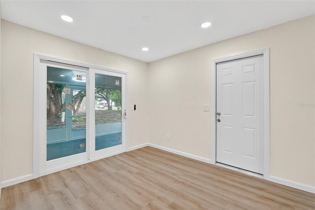 Activo con contrato: $299,990 (3 camas, 2 baños, 1104 Pies cuadrados)