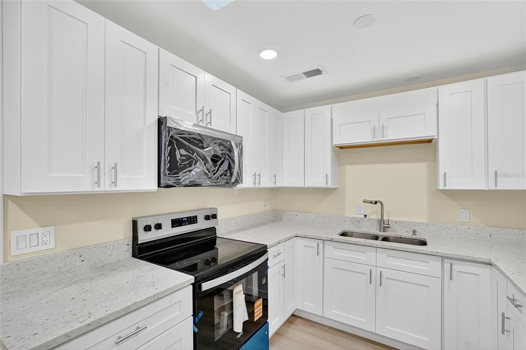 Activo con contrato: $299,990 (3 camas, 2 baños, 1104 Pies cuadrados)