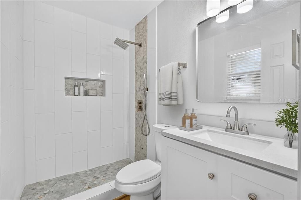 Activo con contrato: $299,990 (3 camas, 2 baños, 1104 Pies cuadrados)