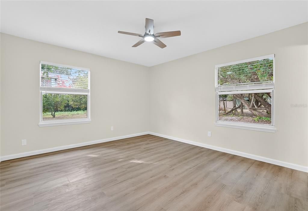 Activo con contrato: $299,990 (3 camas, 2 baños, 1104 Pies cuadrados)