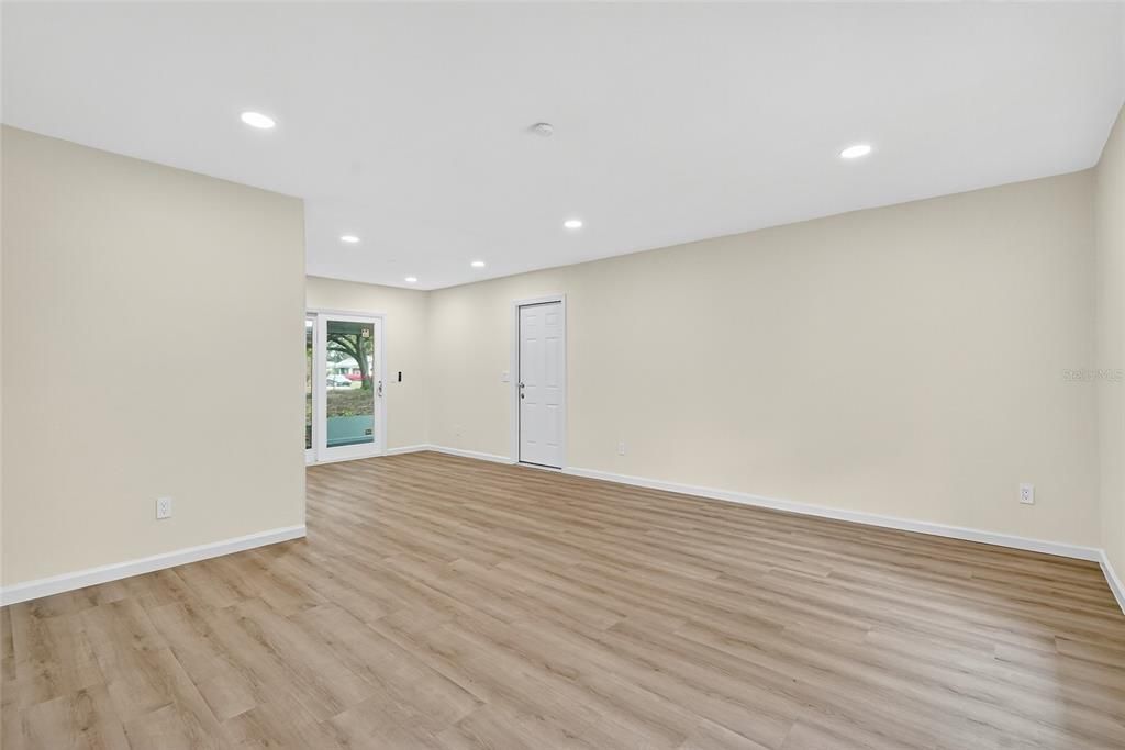 Activo con contrato: $299,990 (3 camas, 2 baños, 1104 Pies cuadrados)