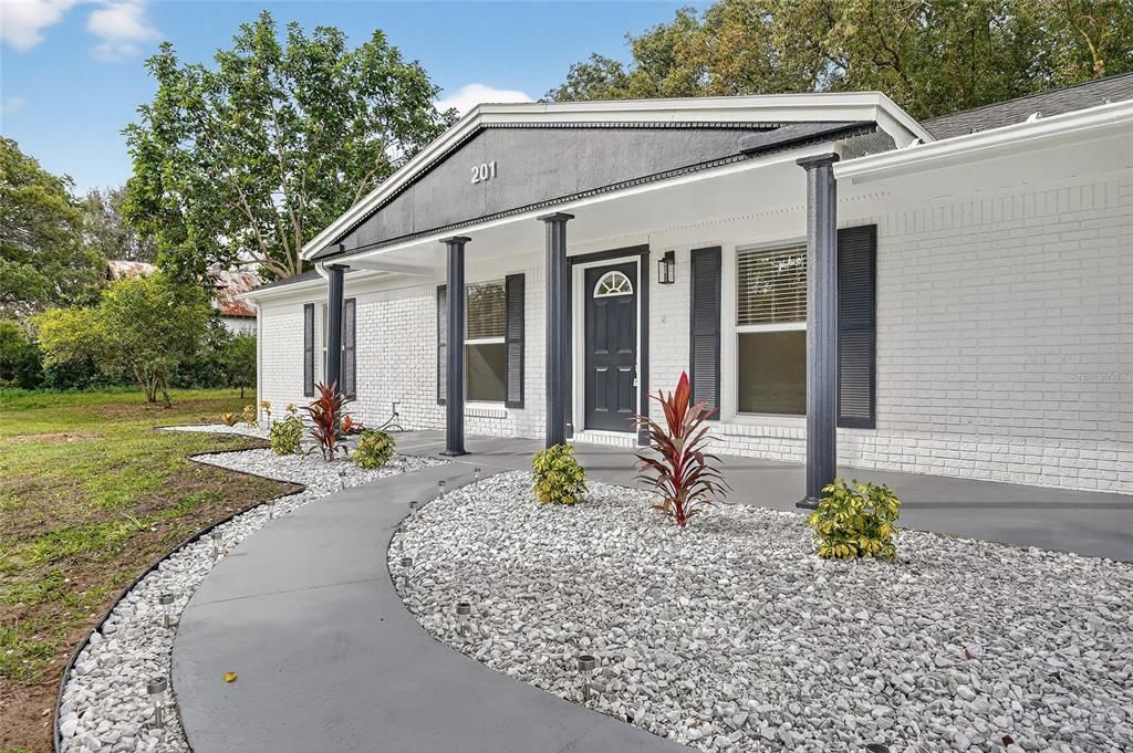 Activo con contrato: $299,990 (3 camas, 2 baños, 1104 Pies cuadrados)