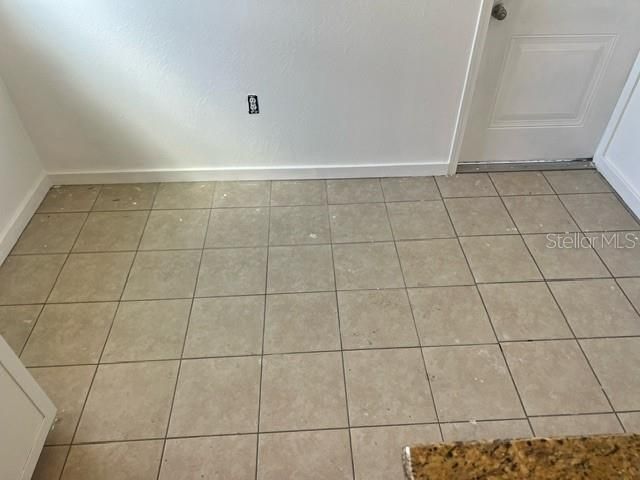 На продажу: $250,000 (4 спален, 3 ванн, 2174 Квадратных фут)