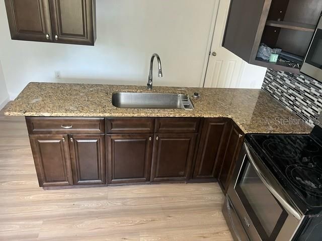 На продажу: $250,000 (4 спален, 3 ванн, 2174 Квадратных фут)