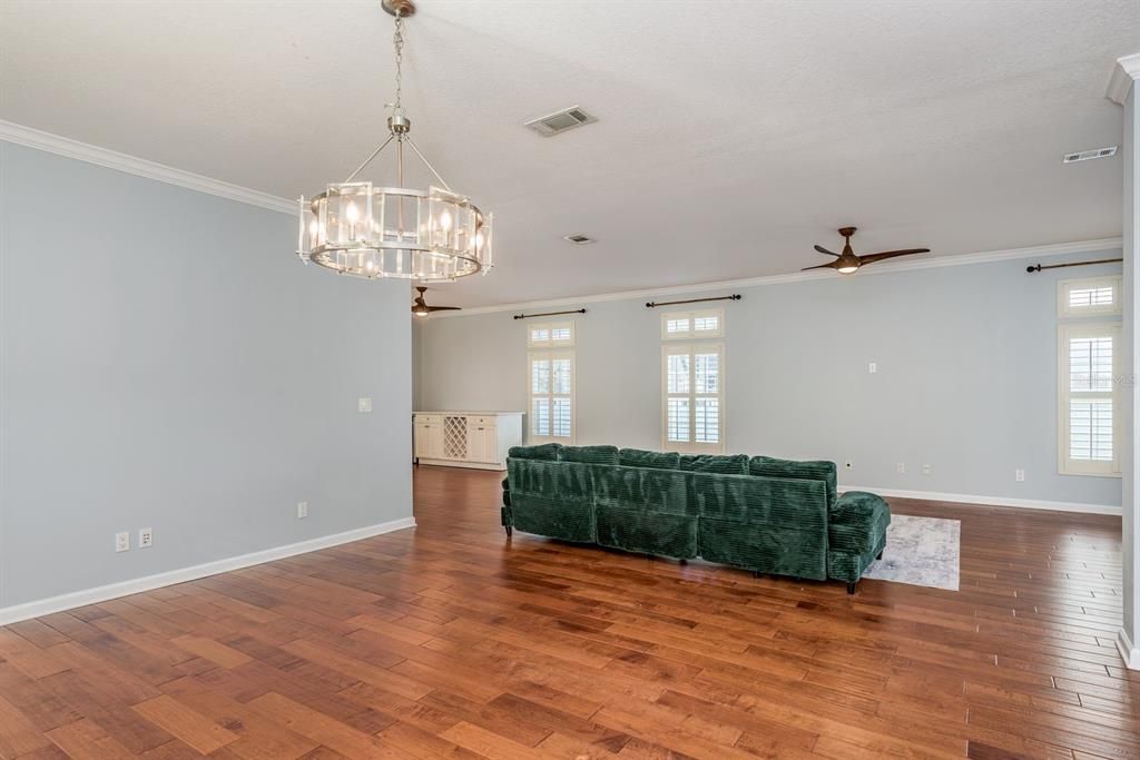 For Sale: $799,000 (3 beds, 2 baths, 2507 Square Feet)