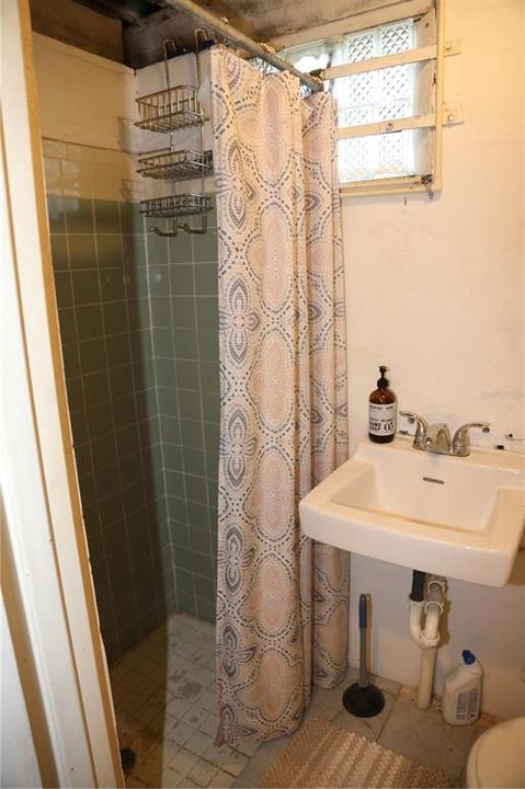 待售: $735,000 (6 贝兹, 0 浴室, 2800 平方英尺)