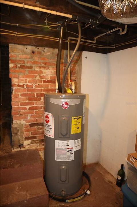 待售: $735,000 (6 贝兹, 0 浴室, 2800 平方英尺)