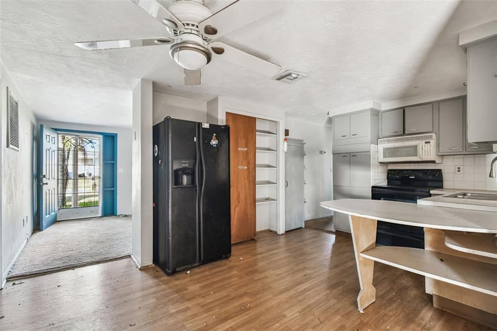 Activo con contrato: $160,000 (2 camas, 1 baños, 1206 Pies cuadrados)