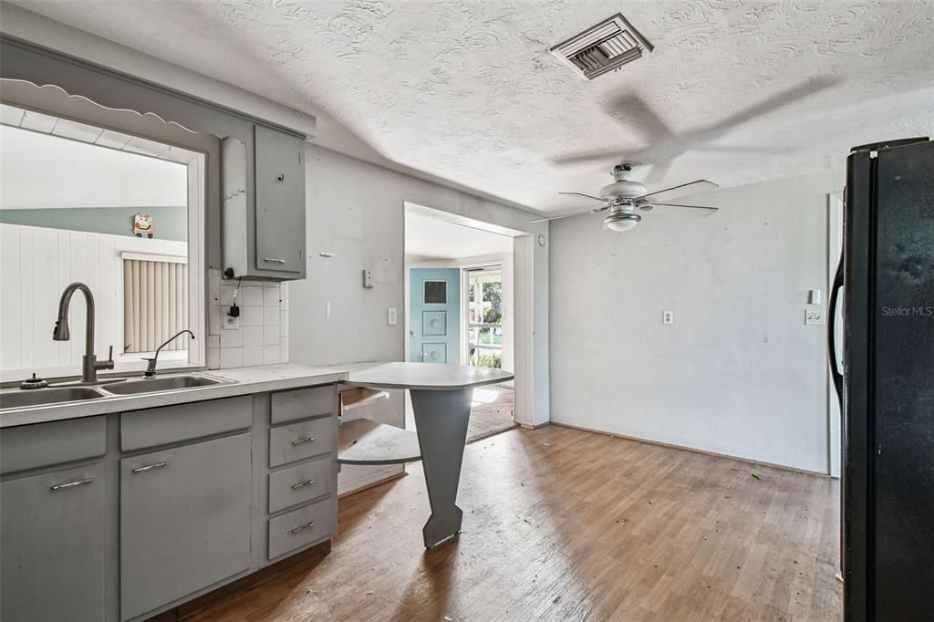 Activo con contrato: $160,000 (2 camas, 1 baños, 1206 Pies cuadrados)