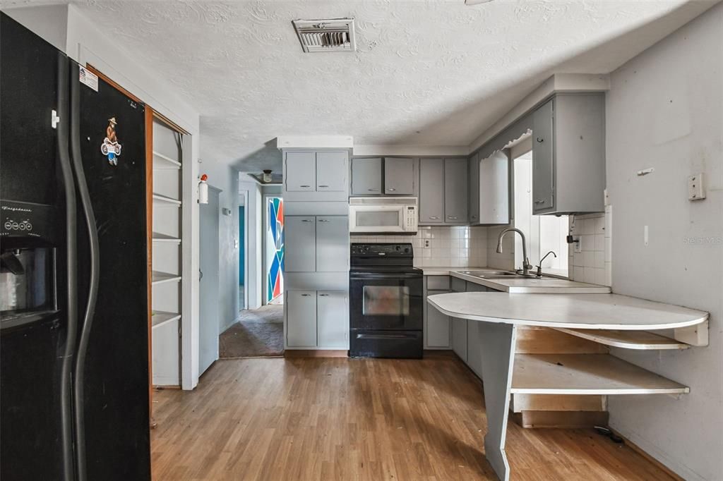 Activo con contrato: $160,000 (2 camas, 1 baños, 1206 Pies cuadrados)