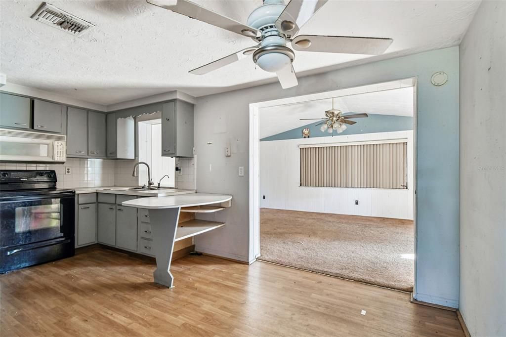 Activo con contrato: $160,000 (2 camas, 1 baños, 1206 Pies cuadrados)