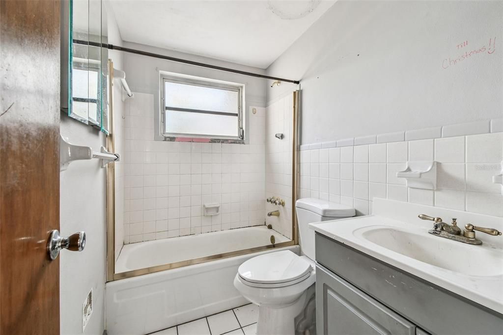 Activo con contrato: $160,000 (2 camas, 1 baños, 1206 Pies cuadrados)