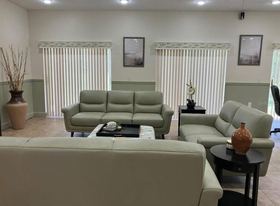 Active With Contract: $89,900 (2 beds, 1 baths, 812 Square Feet)