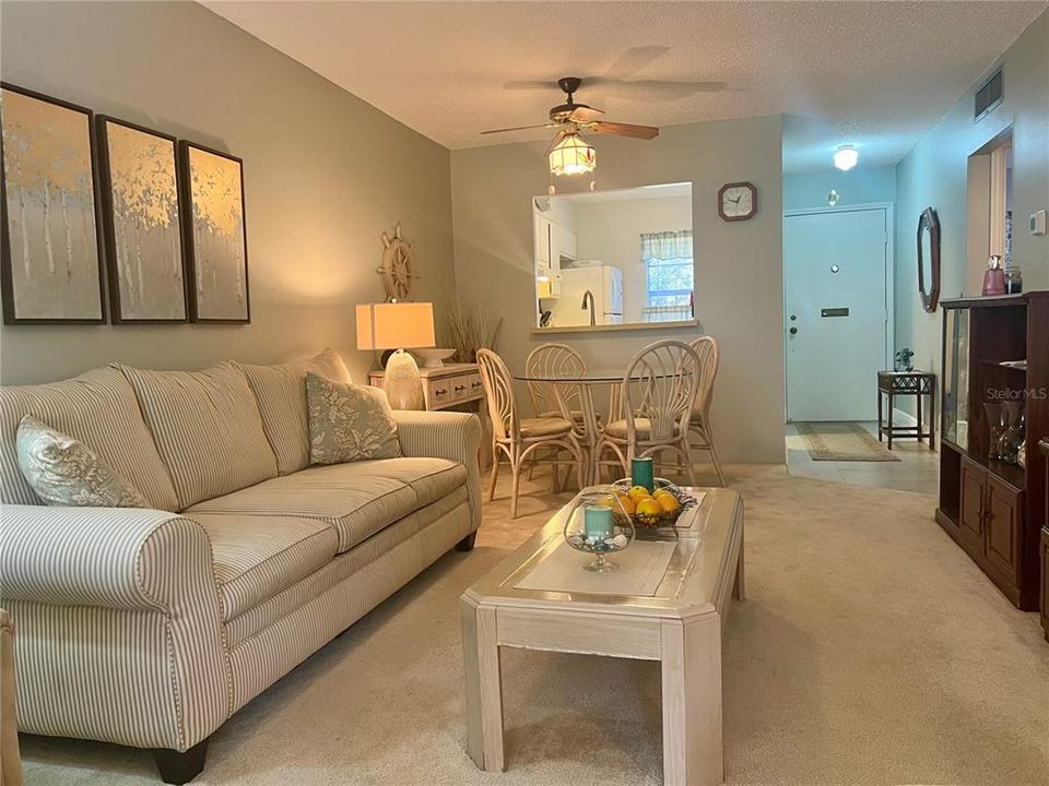 Active With Contract: $89,900 (2 beds, 1 baths, 812 Square Feet)