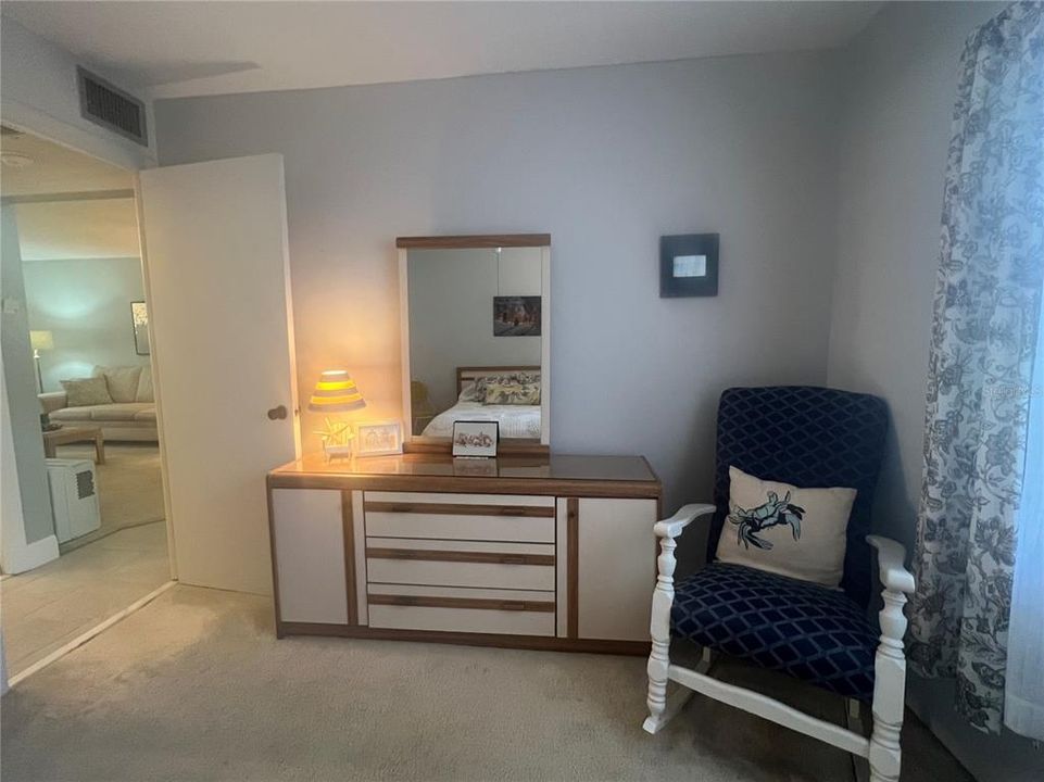 Active With Contract: $89,900 (2 beds, 1 baths, 812 Square Feet)