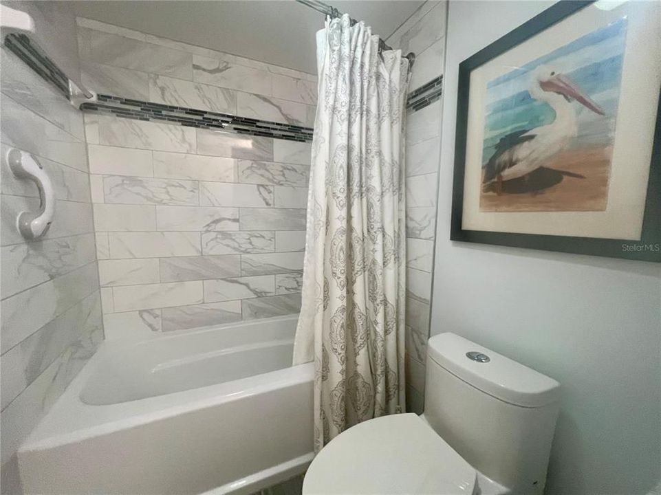 Active With Contract: $89,900 (2 beds, 1 baths, 812 Square Feet)