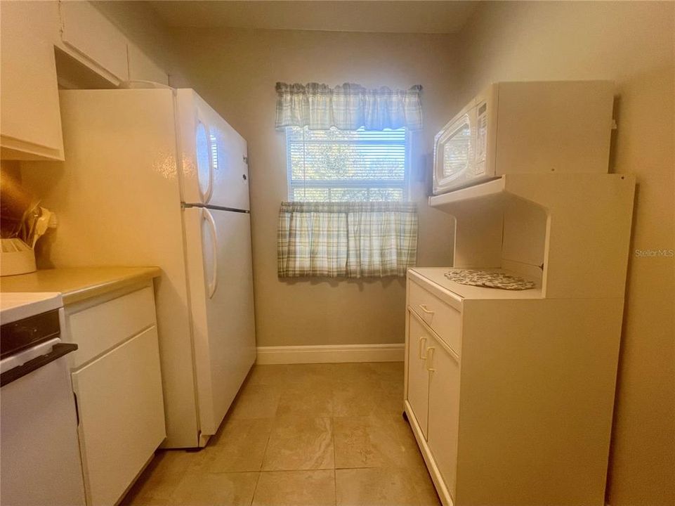 Active With Contract: $89,900 (2 beds, 1 baths, 812 Square Feet)