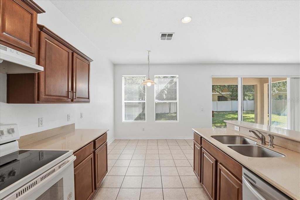 出租: $2,795 (4 贝兹, 2 浴室, 2329 平方英尺)