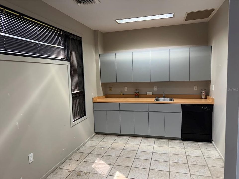 На продажу: $1,399,600 (0 спален, 0 ванн, 5864 Квадратных фут)