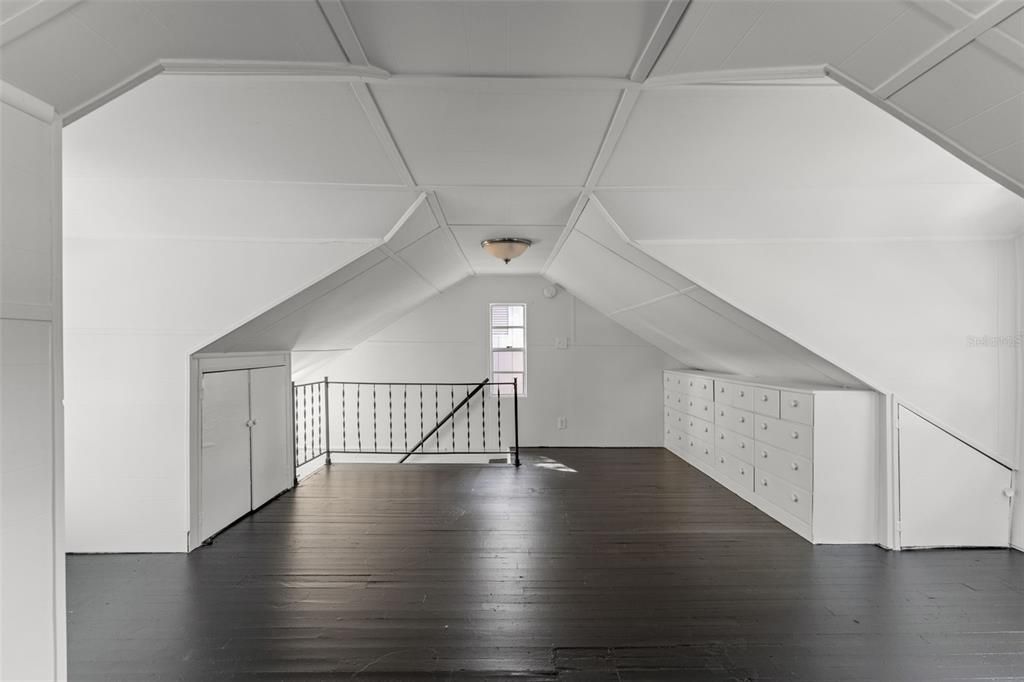 For Sale: $600,000 (3 beds, 3 baths, 1884 Square Feet)