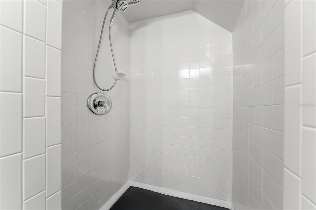 For Sale: $600,000 (3 beds, 3 baths, 1884 Square Feet)