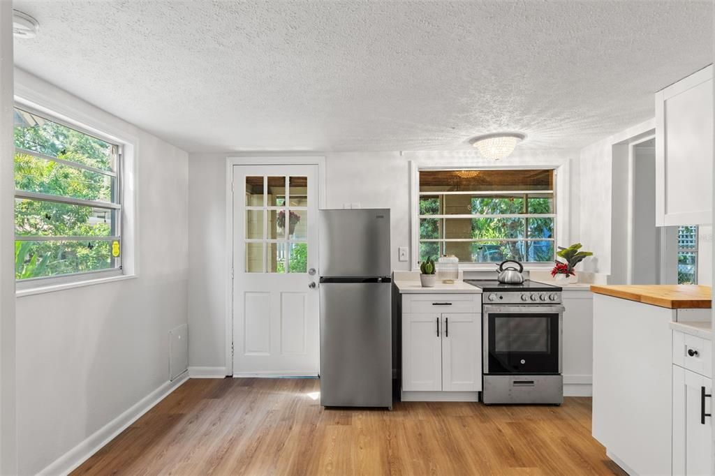 For Sale: $600,000 (3 beds, 3 baths, 1884 Square Feet)