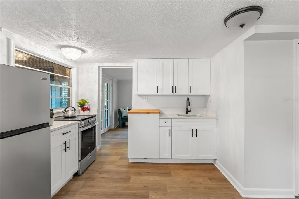 For Sale: $600,000 (3 beds, 3 baths, 1884 Square Feet)