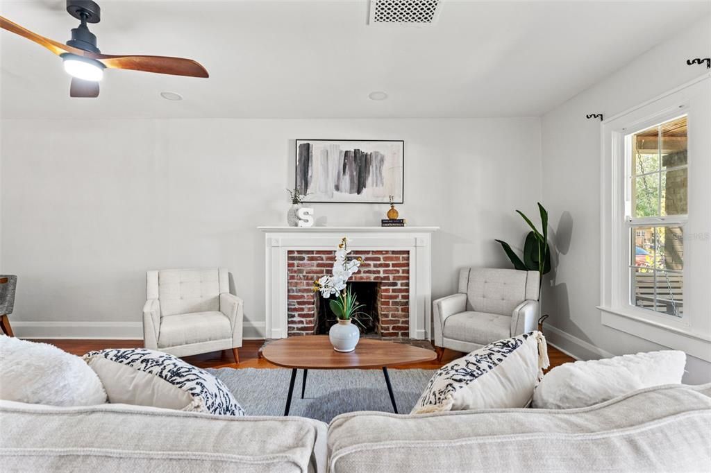 For Sale: $600,000 (3 beds, 3 baths, 1884 Square Feet)