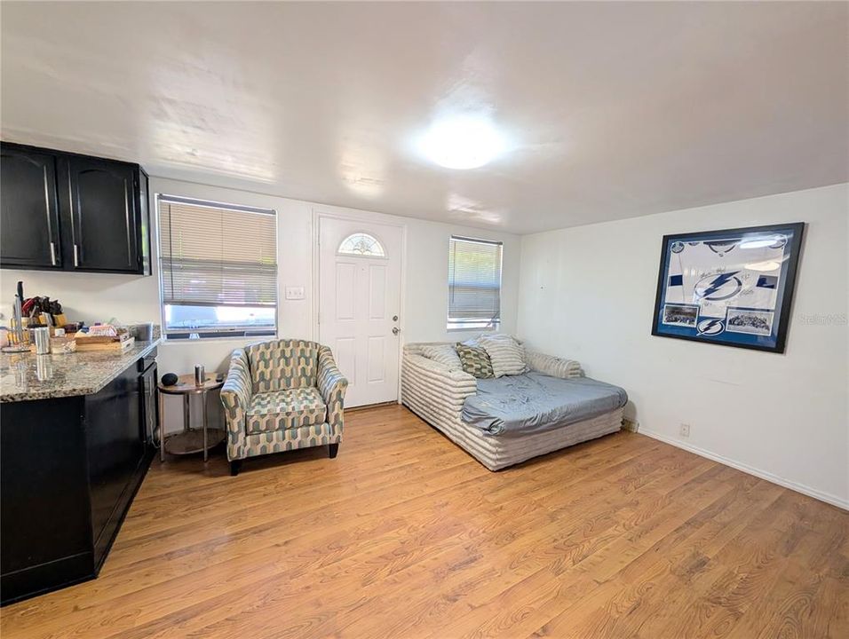 Active With Contract: $270,000 (2 beds, 1 baths, 754 Square Feet)