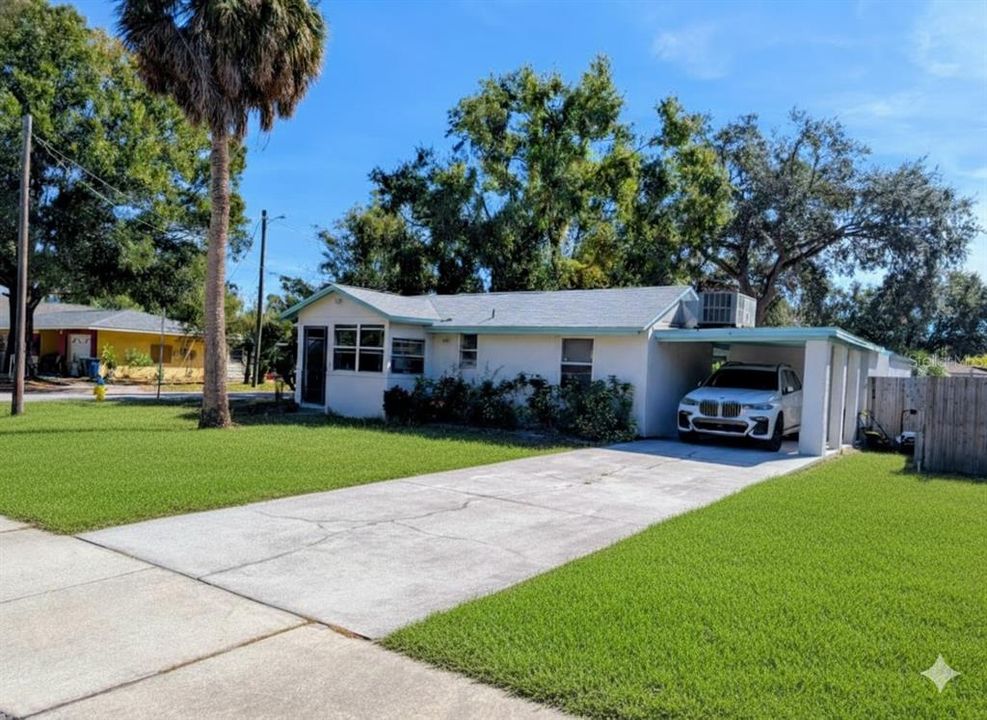 Active With Contract: $270,000 (2 beds, 1 baths, 754 Square Feet)