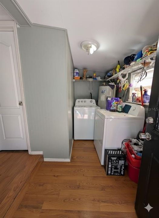 Active With Contract: $270,000 (2 beds, 1 baths, 754 Square Feet)