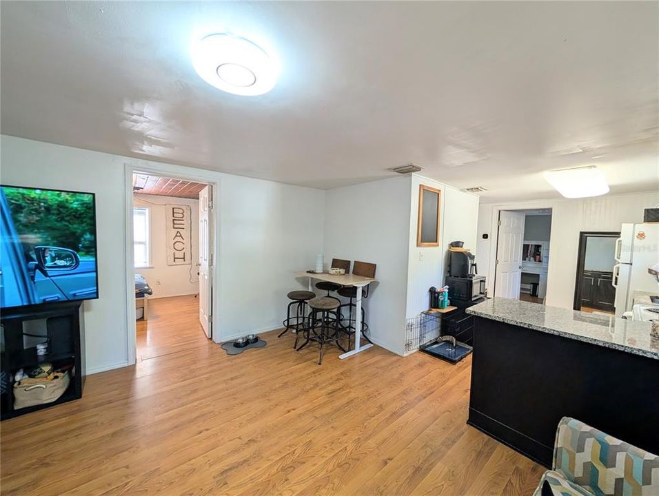 Active With Contract: $270,000 (2 beds, 1 baths, 754 Square Feet)