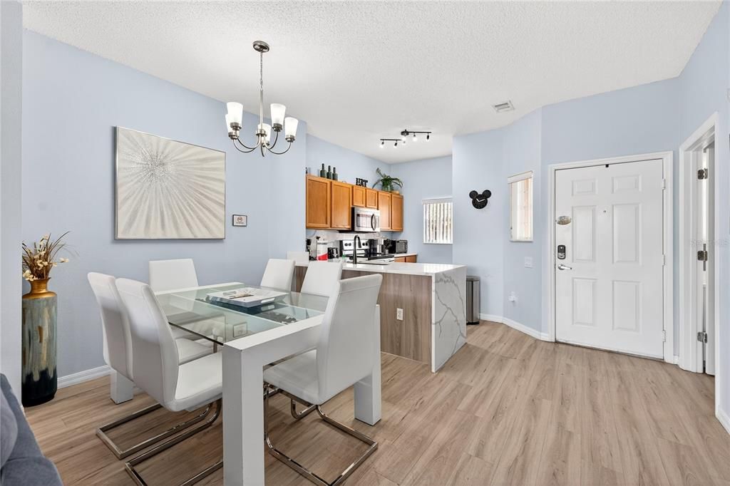 For Sale: $319,900 (3 beds, 2 baths, 1286 Square Feet)