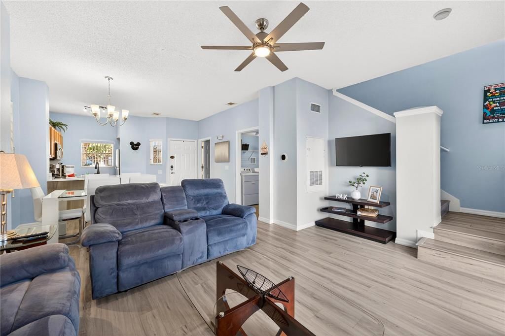 For Sale: $319,900 (3 beds, 2 baths, 1286 Square Feet)