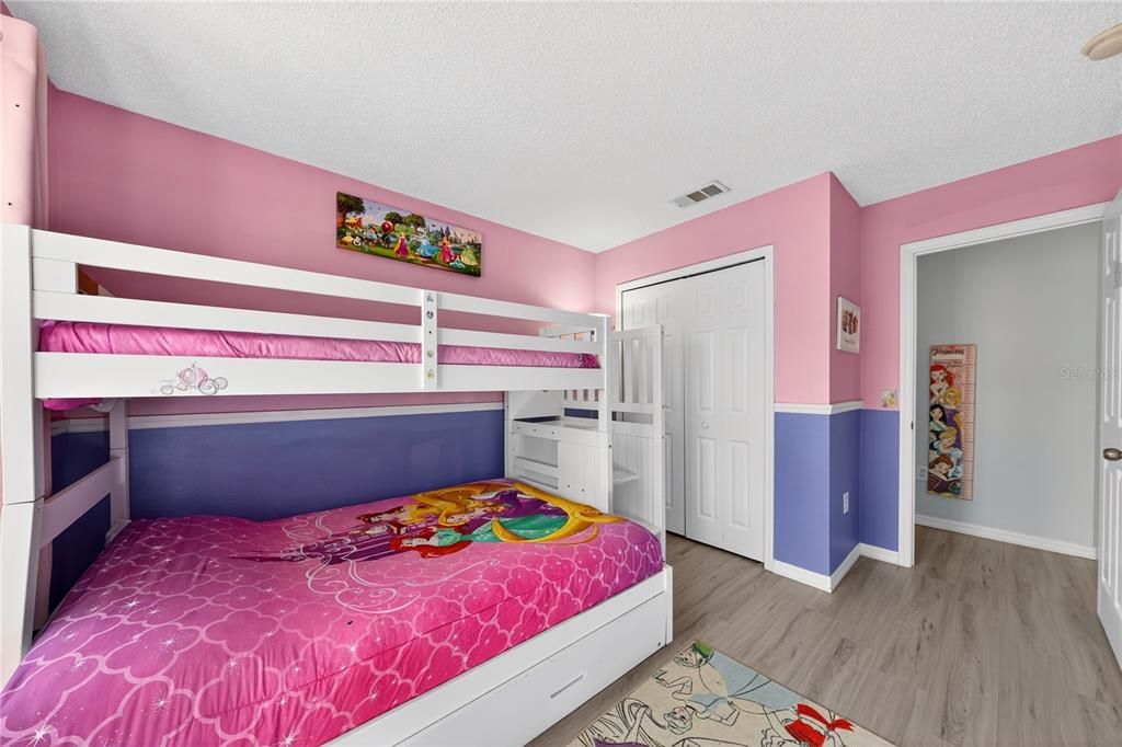 For Sale: $319,900 (3 beds, 2 baths, 1286 Square Feet)