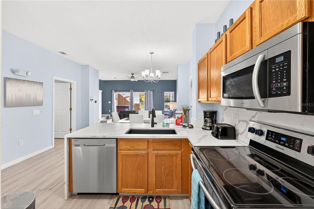 For Sale: $319,900 (3 beds, 2 baths, 1286 Square Feet)