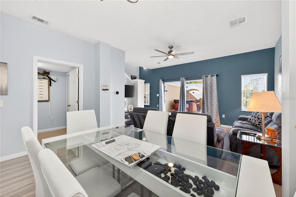 For Sale: $319,900 (3 beds, 2 baths, 1286 Square Feet)