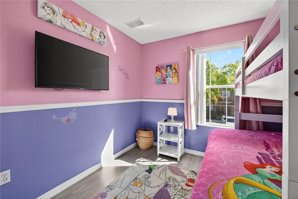 For Sale: $319,900 (3 beds, 2 baths, 1286 Square Feet)